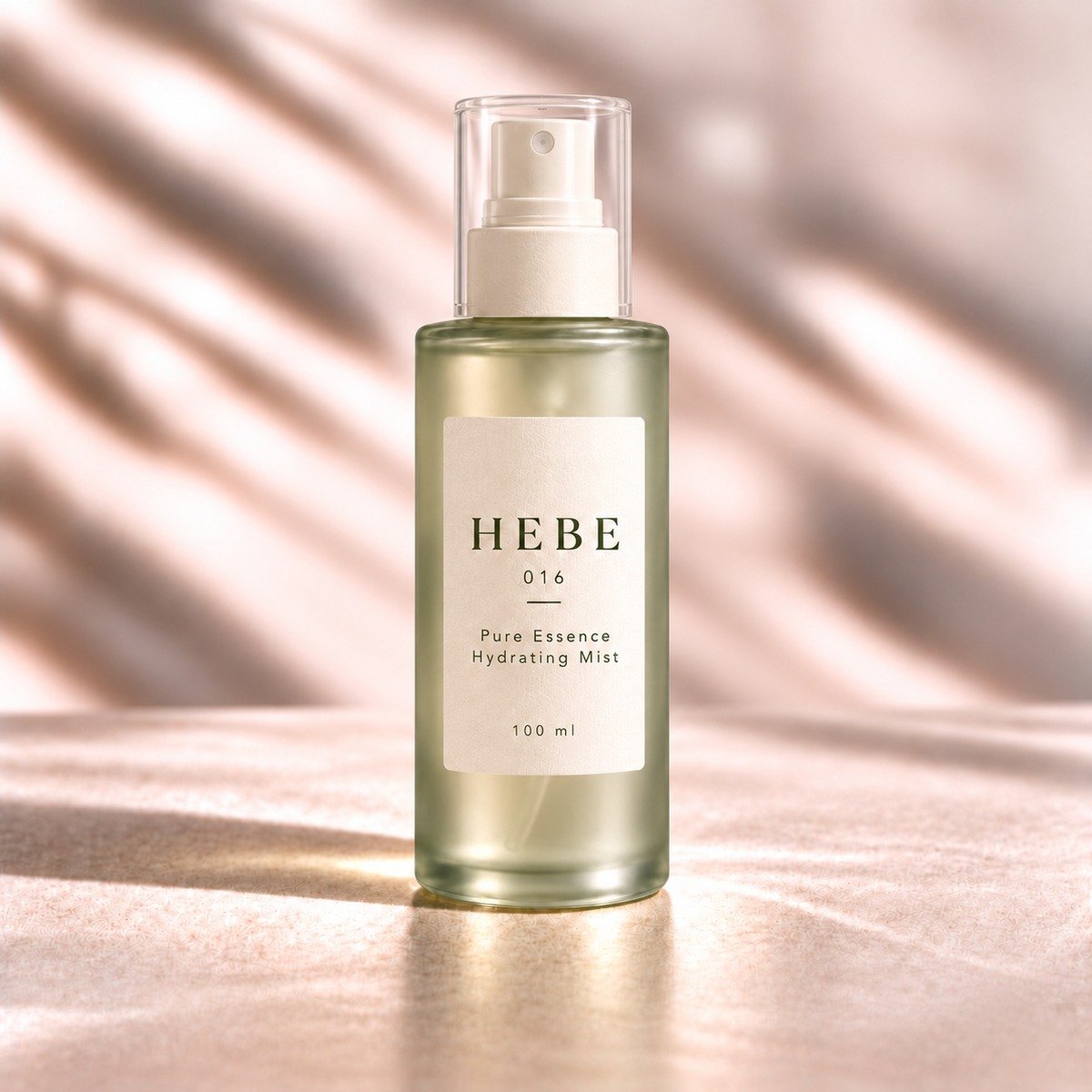 Pure Essence Hydrating Mist, 100 ml, fine-spray bottle.